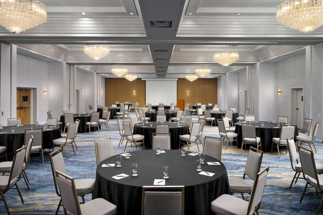 Sheraton Grand Rapids Airport Hotel Каскейд Экстерьер фото