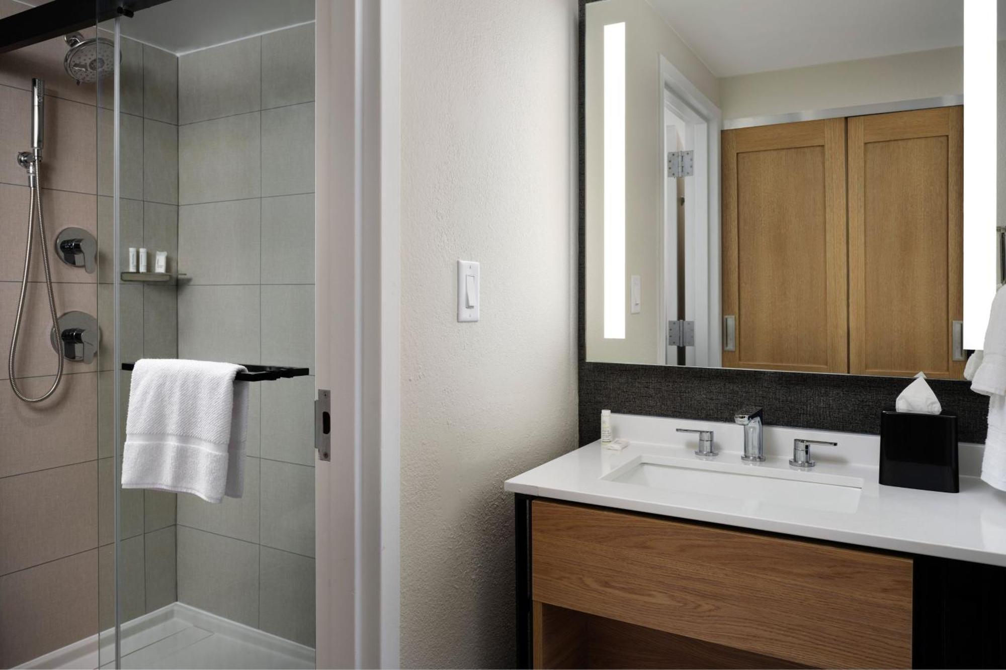 Sheraton Grand Rapids Airport Hotel Каскейд Экстерьер фото