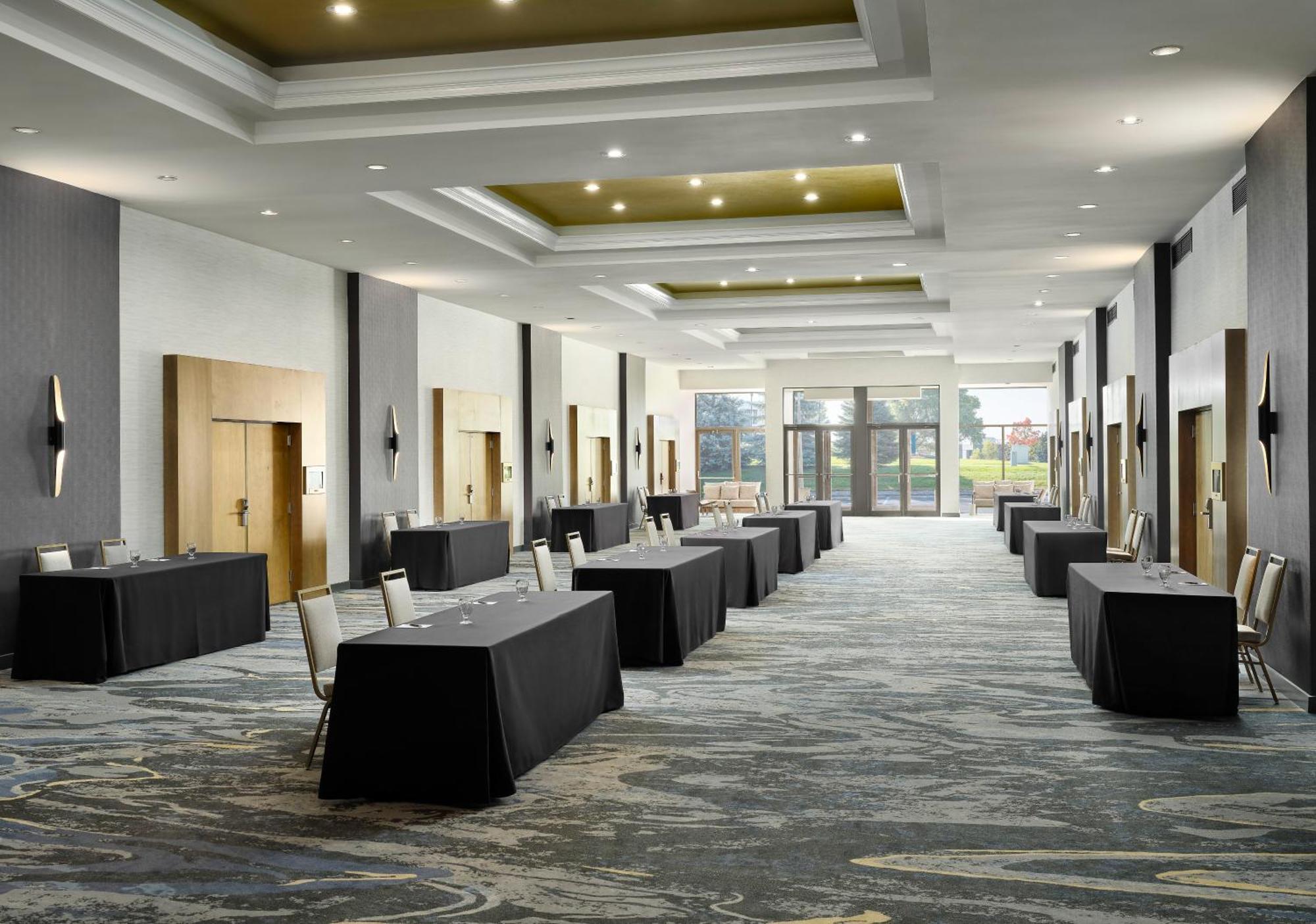Sheraton Grand Rapids Airport Hotel Каскейд Экстерьер фото