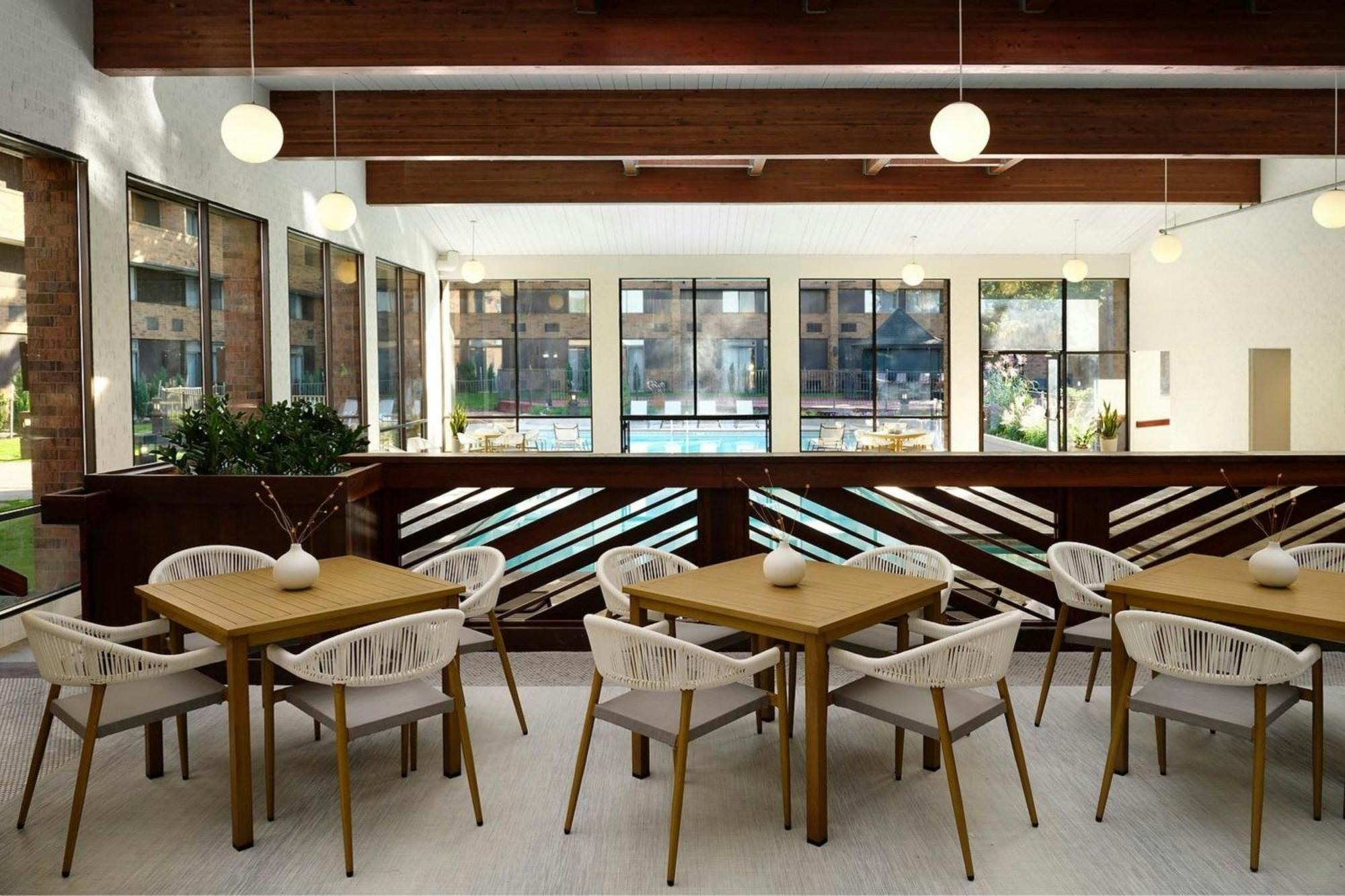 Sheraton Grand Rapids Airport Hotel Каскейд Экстерьер фото
