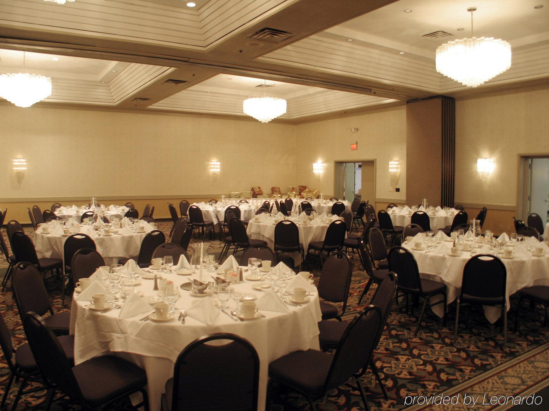 Sheraton Grand Rapids Airport Hotel Каскейд Экстерьер фото
